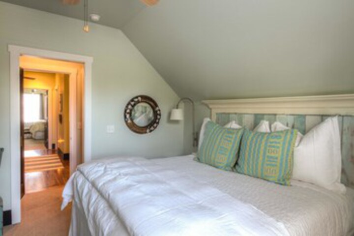 Room 12 of 23
