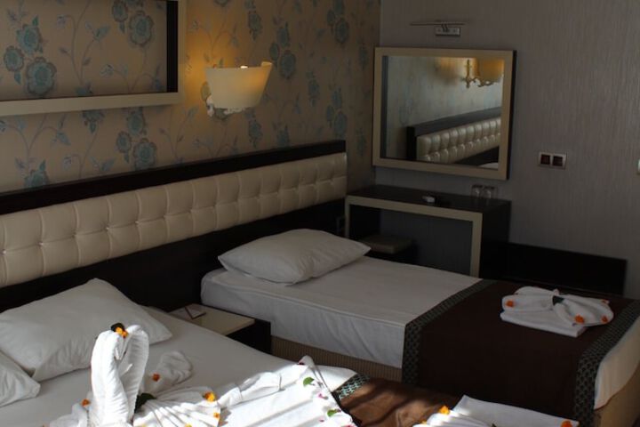 Room 4 of 83
