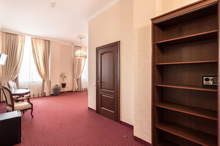 Room 33 of 41