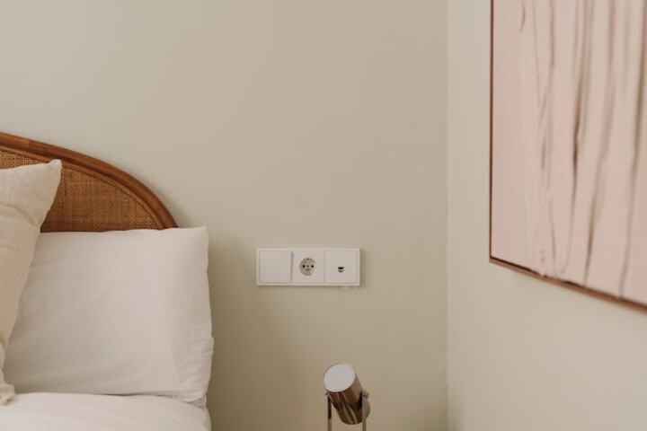 Room 6 of 28