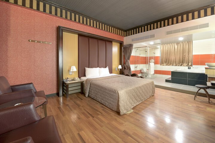Room 30 of 64