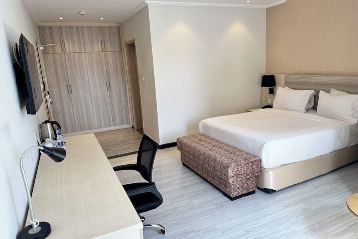 Room 14 of 34