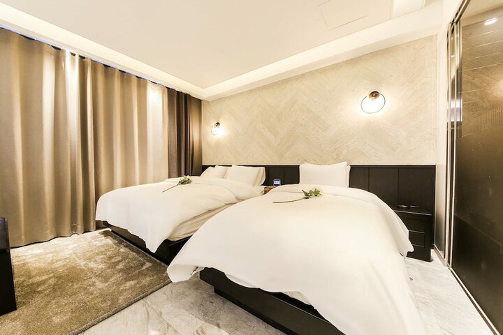 Room 15 of 74