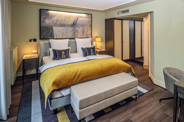 Room 32 of 120