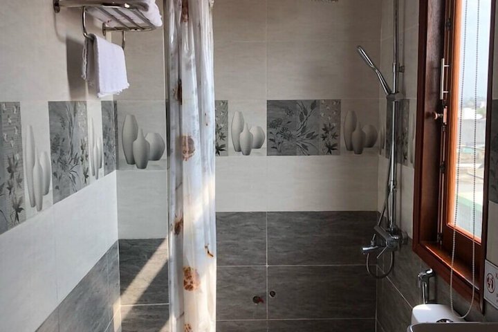 Room 27 of 49