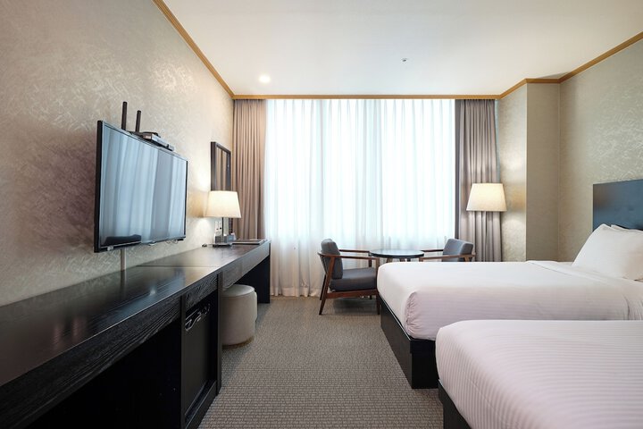 Room 12 of 48