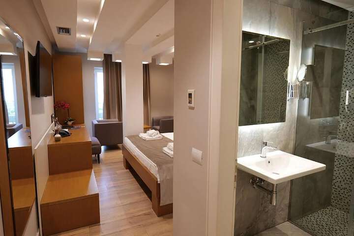 Room 16 of 45