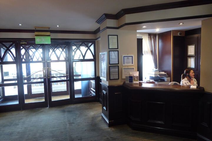 Check-in/check-out kiosk
