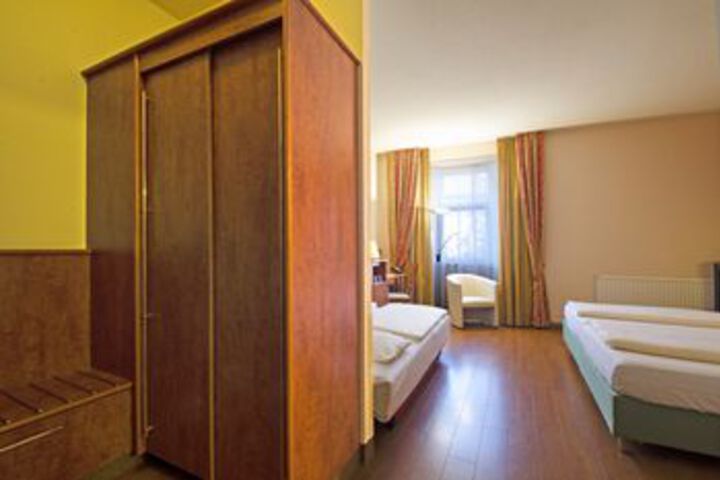 Room 38 of 84