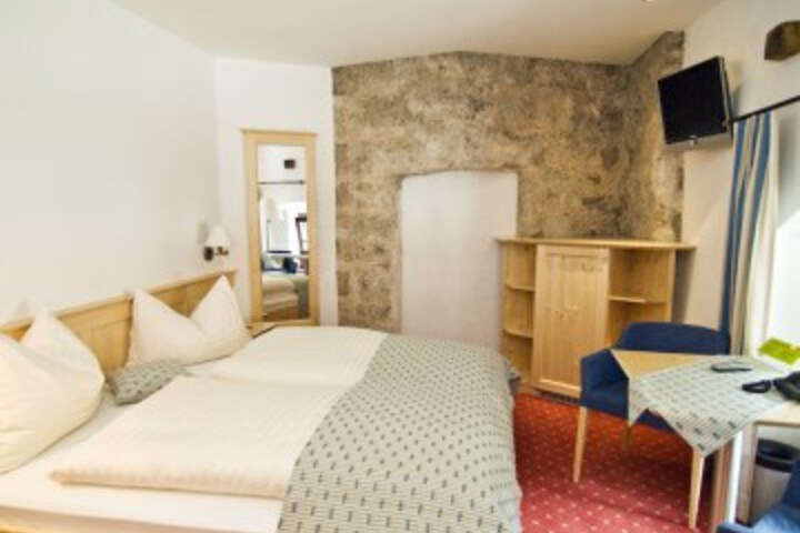 Room 6 of 26