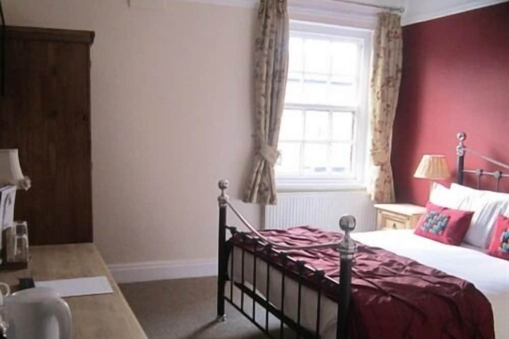Room 4 of 27