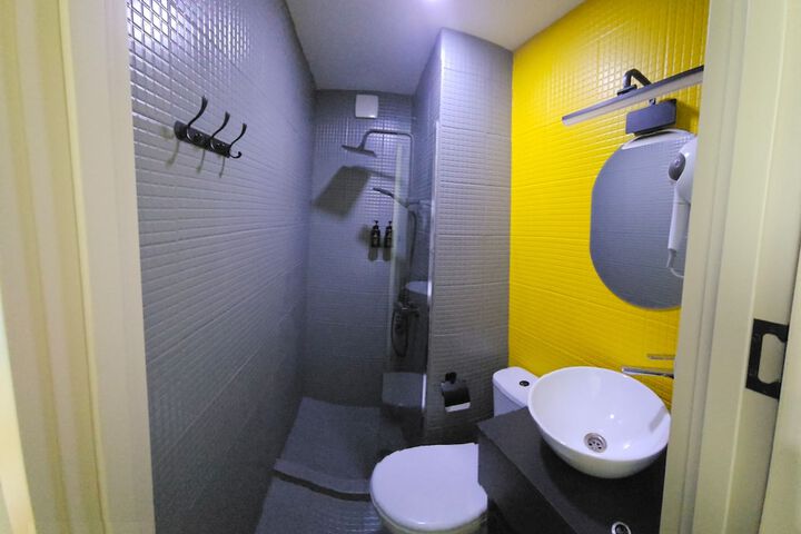 Room 34 of 48