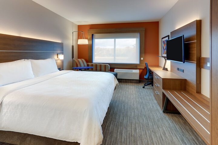 Standard King Bed Accessible (12 of 20)