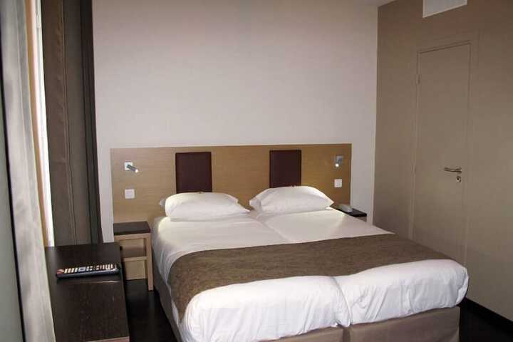 Room 26 of 48