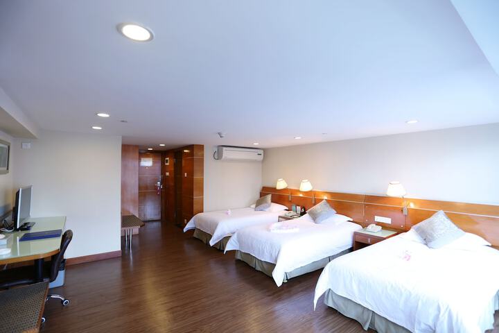Room 6 of 49