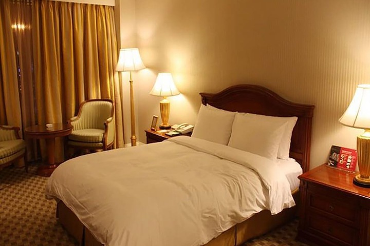 Room 2 of 38