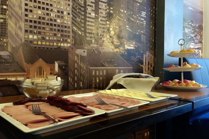 Dining 53 of 56