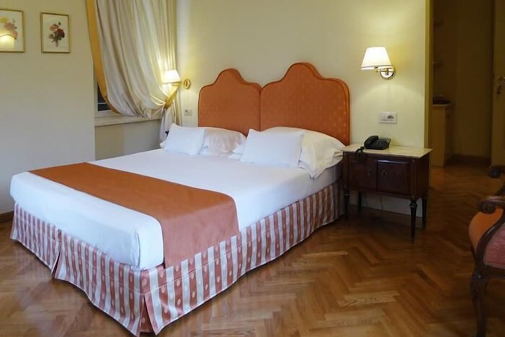Room 10 of 53