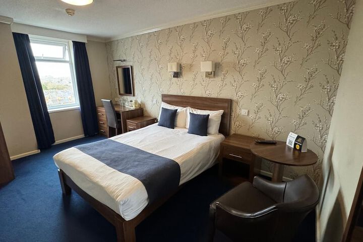 Room 73 of 208