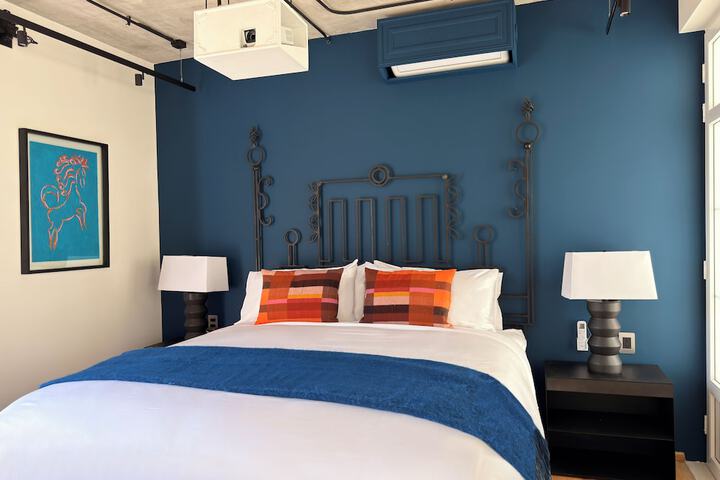 Room 10 of 104