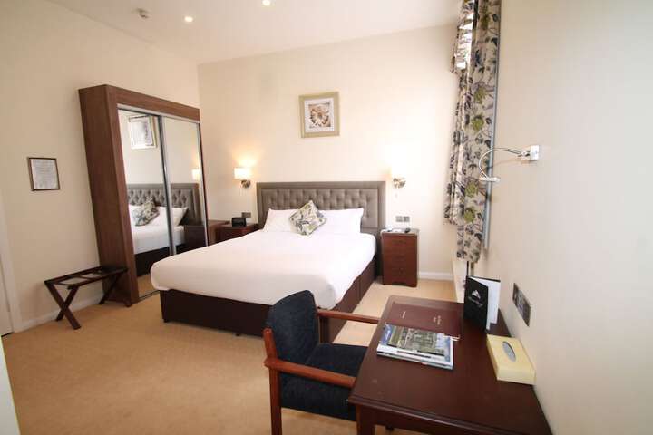 Room 5 of 15
