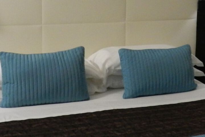 Room 3 of 33