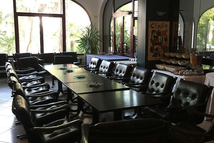 Lounge 140 of 154