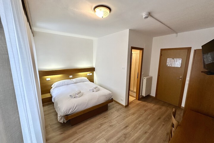 Room 15 of 34