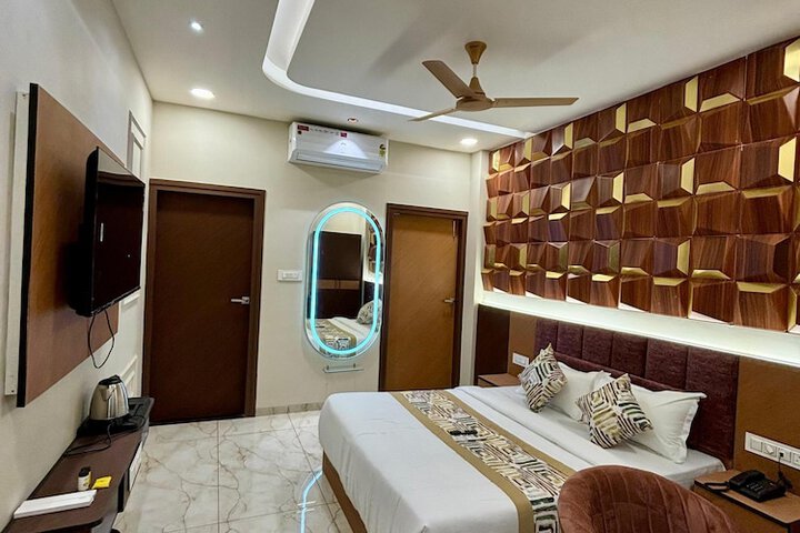 Room 5 of 19