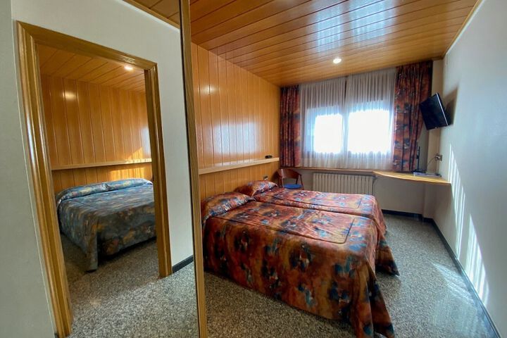 Room 28 of 60