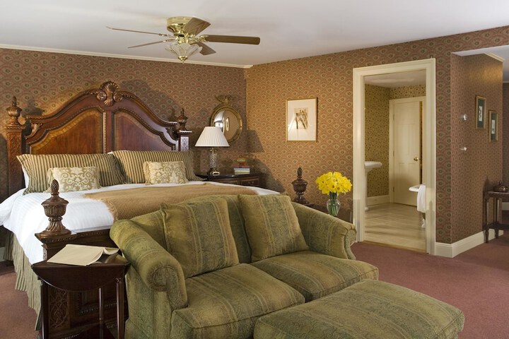 Room 4 of 33