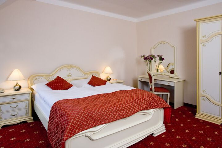 Room 8 of 38