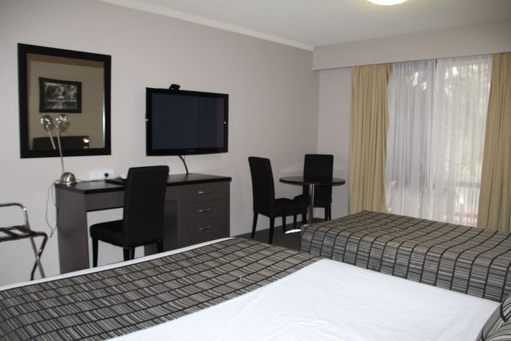 Room 5 of 38