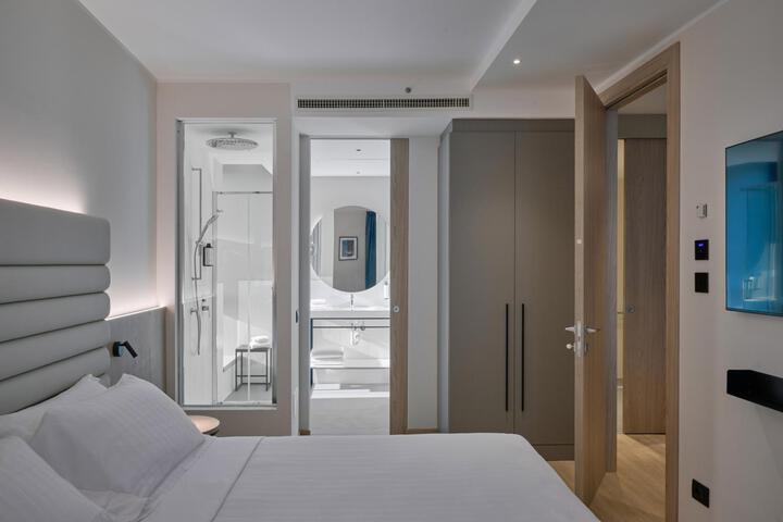 Room 10 of 47