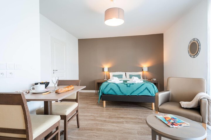 Room 6 of 27