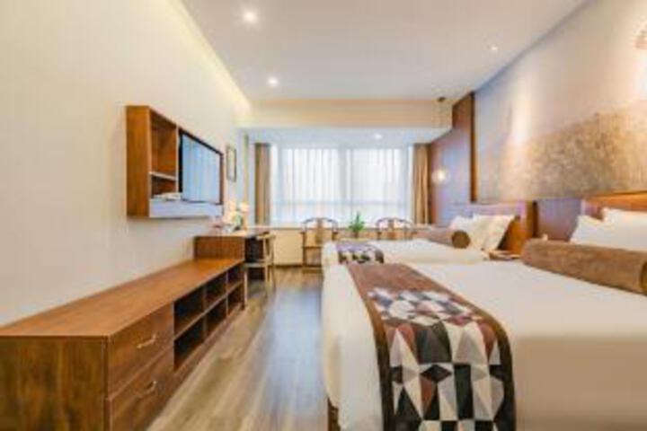 Room 7 of 9
