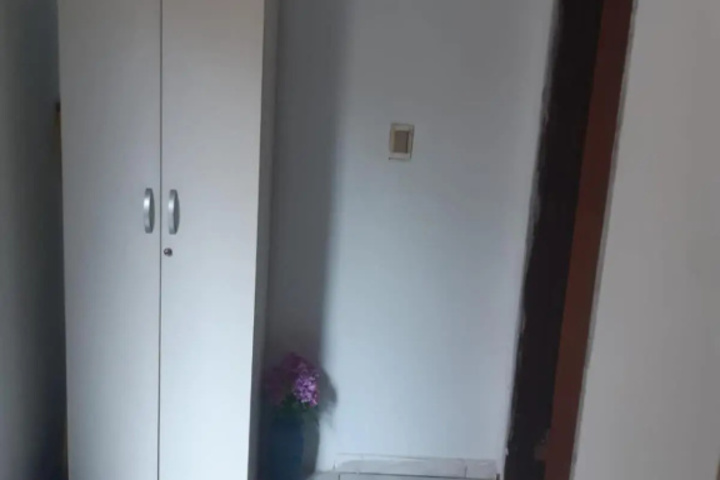 Room 6 of 11