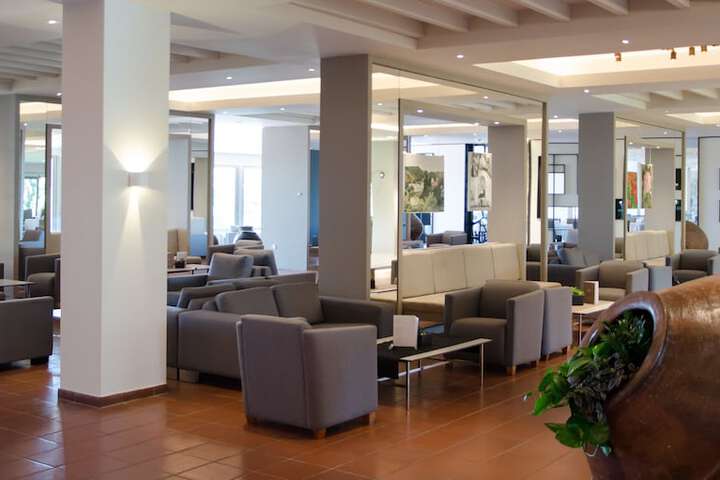 Entrance & Lobby