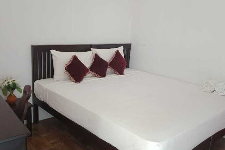 Room 4 of 30