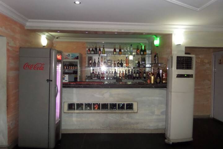 Lounge 26 of 28