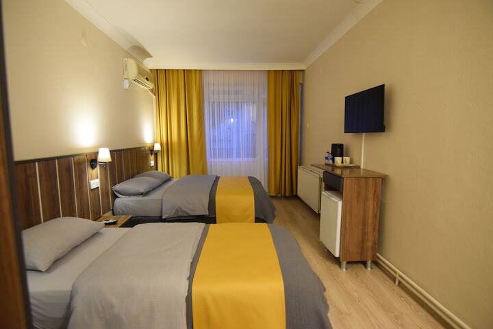 Room 17 of 103