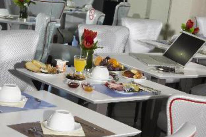 Breakfast/Coffee Service 12 of 18
