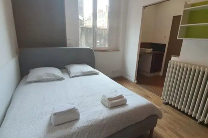 Room 5 of 11