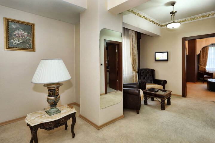Room 16 of 44
