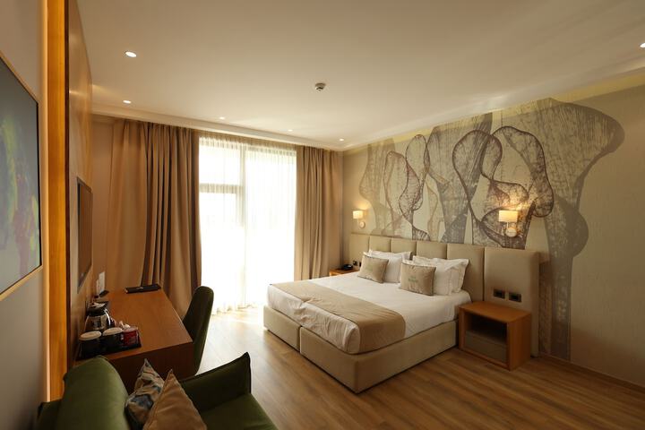 Room 35 of 136