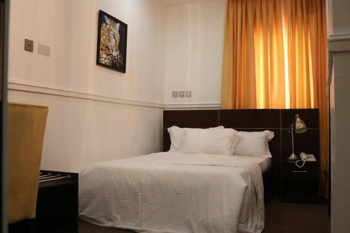 Room 7 of 19