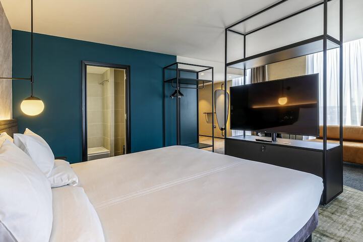 Room 34 of 94