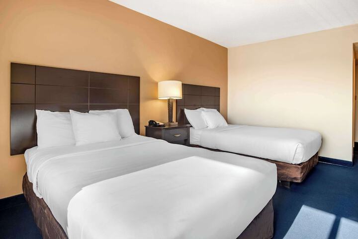 2 Double Beds (1 of 7)
