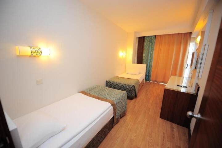 Room 14 of 120