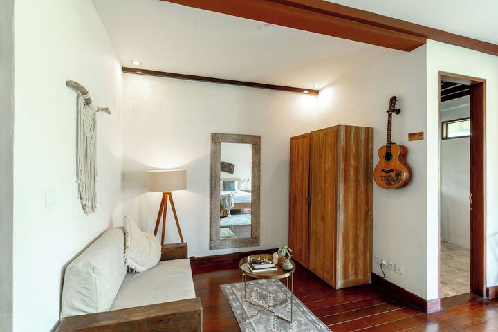 Room 48 of 142
